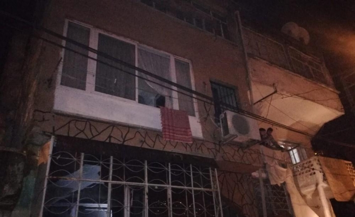 İzmir’de bir kişi evini ateşe verip kaçtı