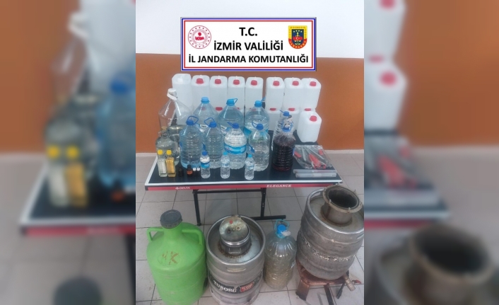 İzmir’de kaçak içki operasyonu: 4 gözaltı