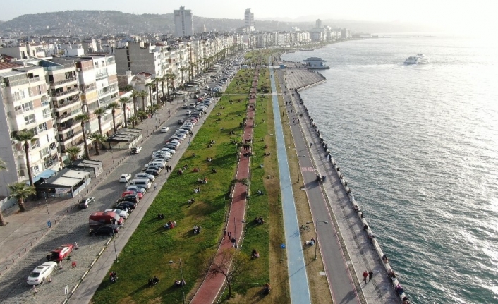 İzmir’de Kordon’un görüntüsü pandemi öncesini aratmadı