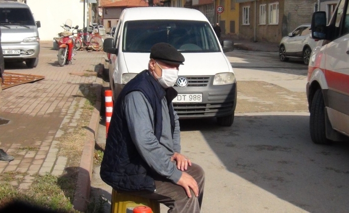 Kazada yaralandı, hastaneye gitmeyi kabul etmedi