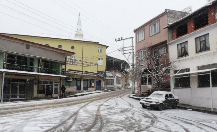 Kazdağları’nda kar yağışı etkili oluyor