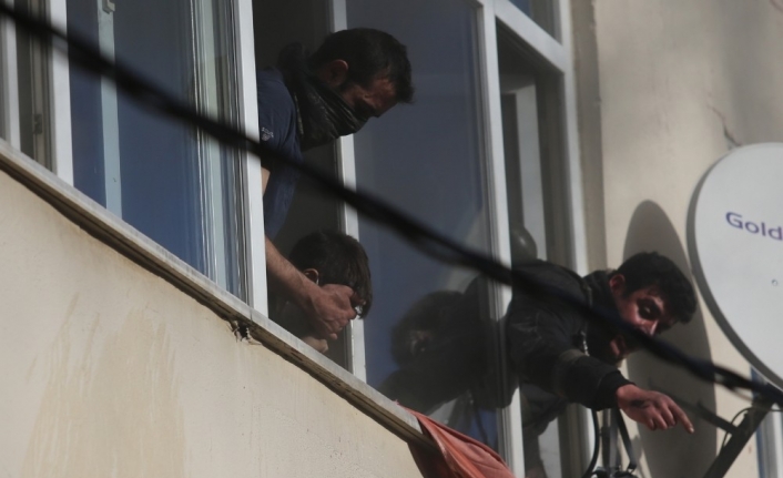 Küçük çocuk dehşeti yaşadı, korkmasın diye yakını gözlerini kapadı