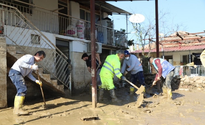 Menderes’te selin yaraları sarılıyor