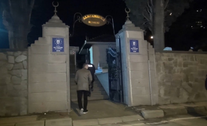 Mezarlıkta ağlayan bebek ihbarı ekipleri harekete geçirdi