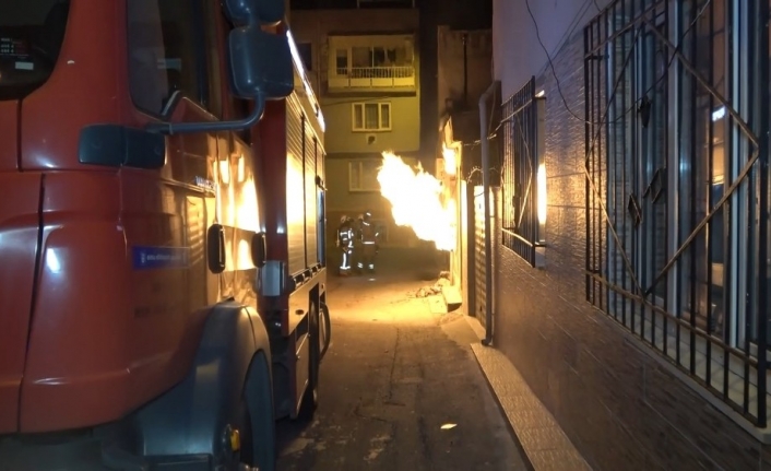 Bursa’da korku dolu anlar...Doğalgaz kutusu büyük bir gürültü ile patladı