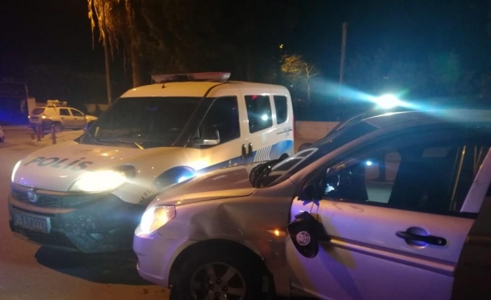 Polis aracına çarpıp kaçan alkollü sürücü ve yanındaki şahıs yakalandı