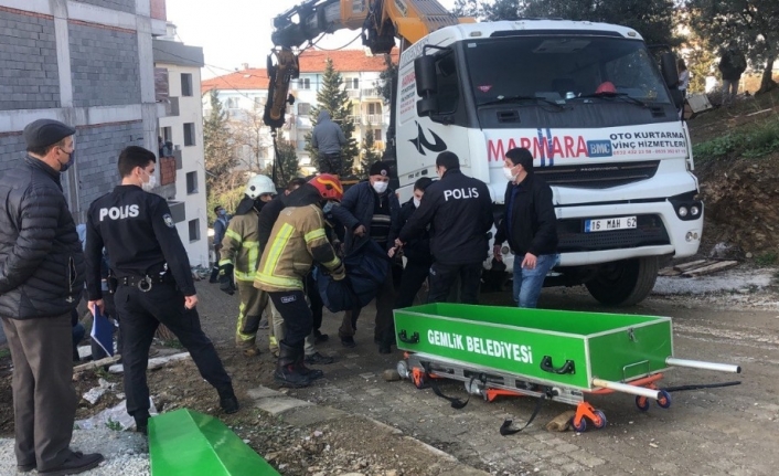 Traktörün altında kalan sürücü hayatını kaybetti