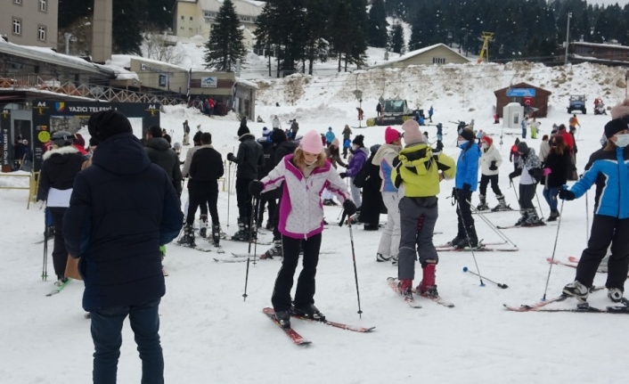 Uludağ’da pistler günübirlikçilerle doldu