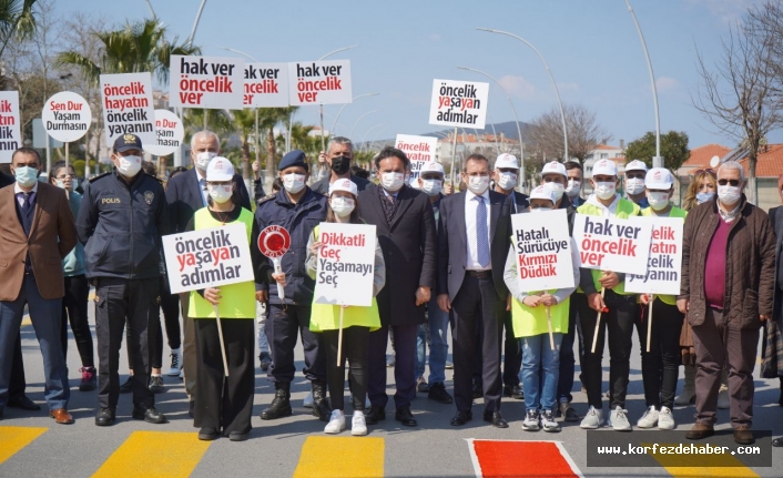 Ayvalık’ta yaya şeritlerine kırmızıçizgi