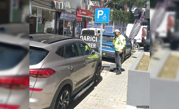 Engelli park yerini işgal geden araçlar denetlendi  