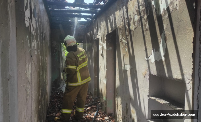 Gazicelal'de tek katlı ev yangını mahalleyi duman altında bıraktı