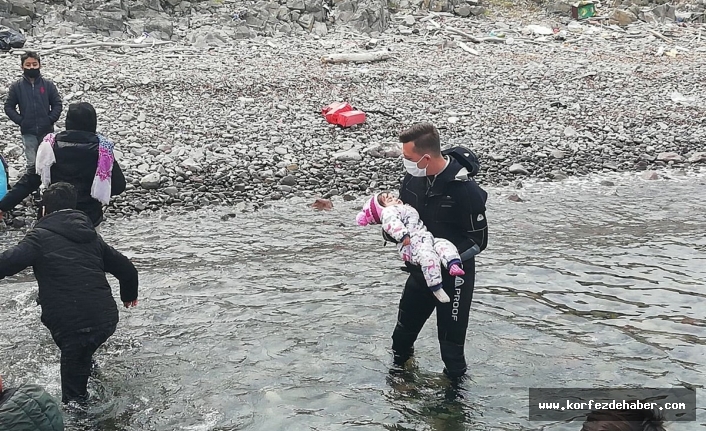 Mültecilerin acı dramı. Denizde tehlike yaşayınca çoluk çocuk adaya sığındılar.