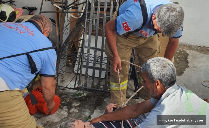 Kuyuya düşen kişiyi itfaiye çıkardı