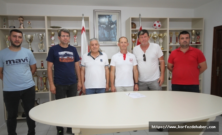 Voleybol’un Fatih Terim’i Ayvalıkgücü Belediyespor’a imza attı