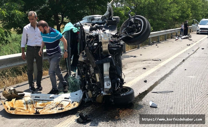 Yok böyle kaza.  Araçta ne motor kaldı ne ön taraf..