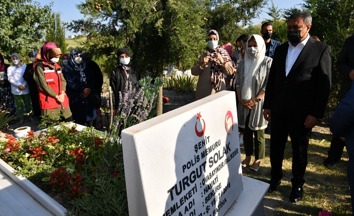 15 Temmuz Şehitleri Kabirleri Başında Anıldı