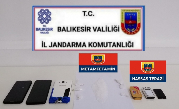 Altıeylül'de Jandarma  metamfetamin ele geçirdi