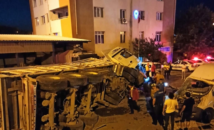 Bölge Trafik İstasyon Amirliği bahçesinde davetsiz kamyon