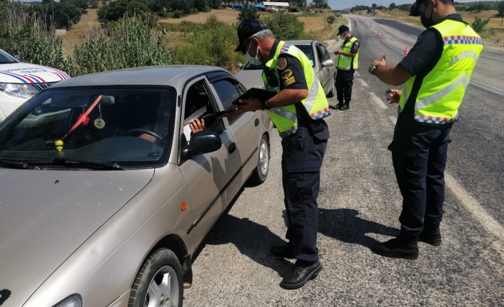 Jandarma bayram demedi. Denetimler aralıksız sürdü