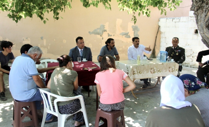 Kaymakam Ünsal, şehit ailelerinin bayramını kutladı