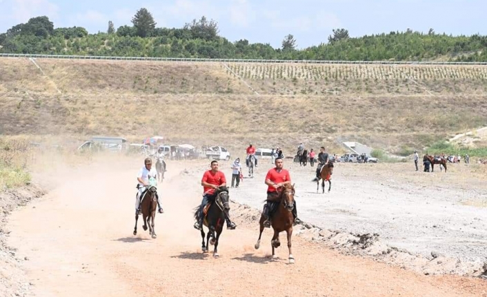 Savaştepe'de at yarışları heyecanı