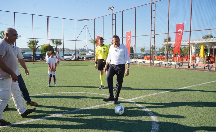 30 Ağustos Atatürk Kupası Futbol Turnuvası başkanının vuruşu ile başladı