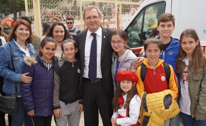 Ayvalık Belediyesi Halk Oyunları ekibi kuruluyor.