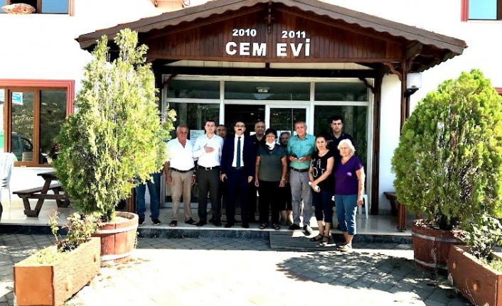 Edremit Kaymakamı Turgay Ünsal, Bayram Kaya  Körfez Cemevi’ni ziyaret etti.