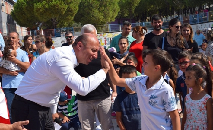 Ayvalık’ta yeni eğitim ve öğretim yılı coşkulu bir törenle başladı