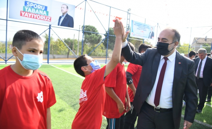 Tatlıpınar Halı sahası görkemli bir törenle açıldı