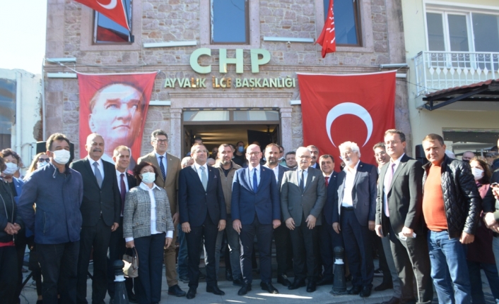 Ayvalık'ta Mesut Ergin ve 7 belediye meclisi için bir tören daha yapıldı
