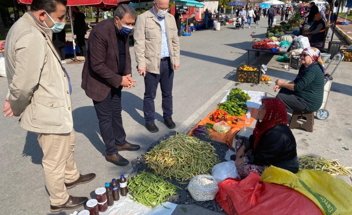 Balıkesir'de ilk kez oluyor. Pazarda vali gören şaşırdı