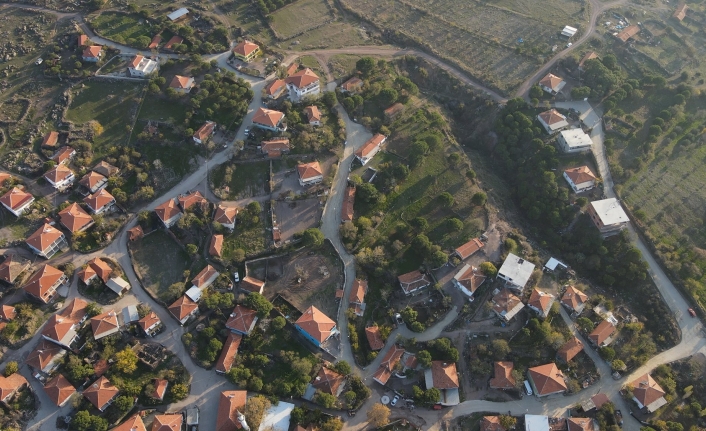Ayvalık Belediyesi, kırsal mahallelerin yol sorunlarını çözmek için dört koldan çalışmalarını sürdürüyor