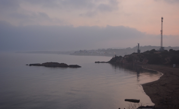 Ayvalık’ta sis ve puslu hava etkili oldu