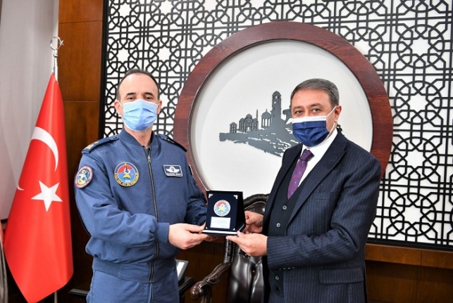 Bandırma 6. Ana Jet Üs Komutanı Hava Pilot Tuğgeneral Selahattin Akalp Vali Şıldak'ı ziyaret etti