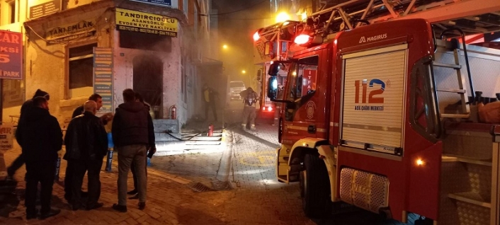 Bandırma'da yangında iş yeri kullanılamaz hale geldi