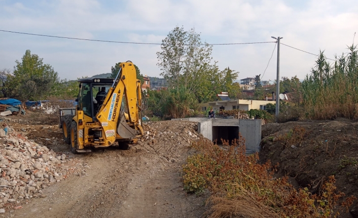 Edremit Belediyesi merkez-kırsal ayrımı yapmadan çalışıyor