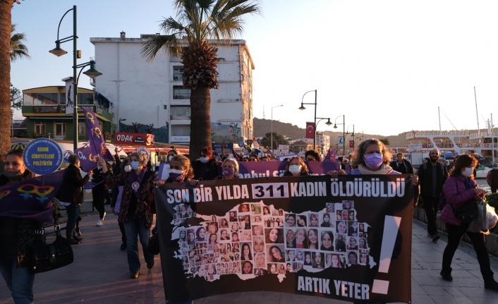 Kadına Yönelik Şiddete Karşı Ayvalık'ta Farkındalık Yürüyüşü