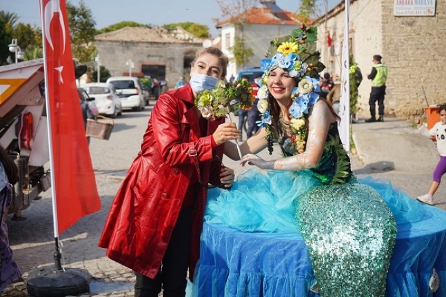 Körfez'in kalbi Ayvalık'ta zeytin festivalinde attı