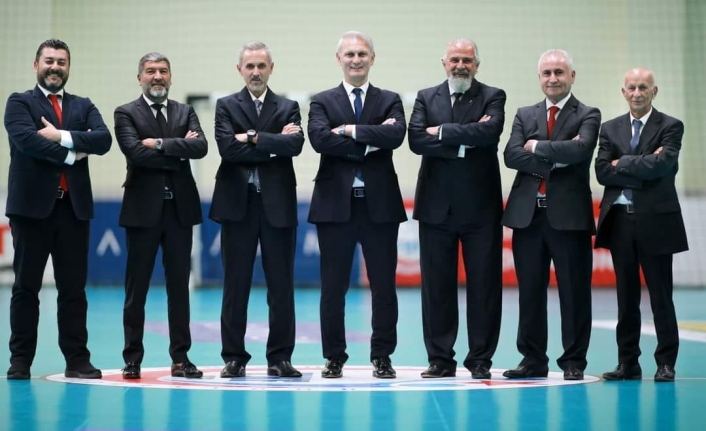 Türkiye Hentbol Federasyonu'nun yeni MYK'sında iki İzmir'li yer buldu.