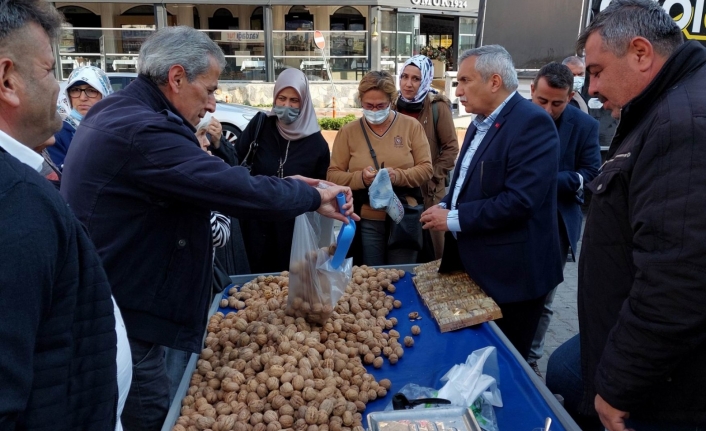 Yavuz Subaşı'ndan sağlık için ceviz "yiyin gari"