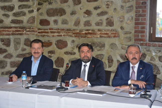 AK Parti ilçe başkanları çalışmaları masaya yatırdı