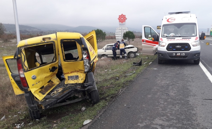 Balıkesir'e giderken lastiği patlayan Burhaniye'de görevli bekçi kazada yaşamını yitirdi