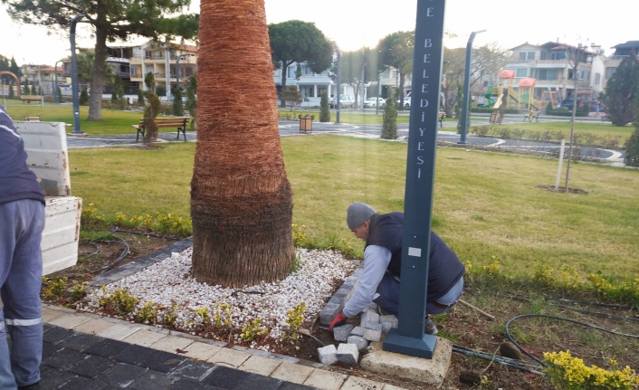 Burhaniye Belediyesi Park ve Bahçeleri Yeniliyor