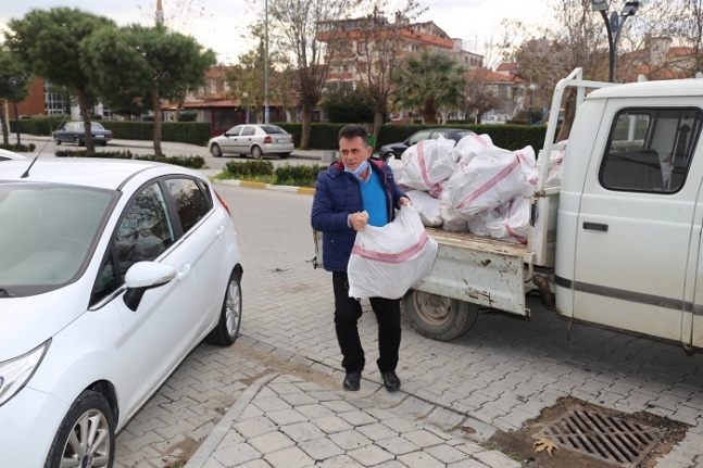 Burhaniye'de belediye ısıtıyor