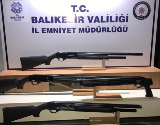 Edremit polisi aylık envanteri açıkladı:  66 tane av tüfeği ve silah ele geçirildi