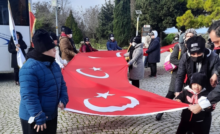 Özel çocuklar Çanakkale'de şehitler için dua etti