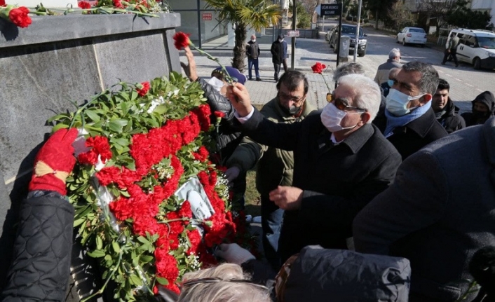 Mumcu adının verildiği parkta anıldı