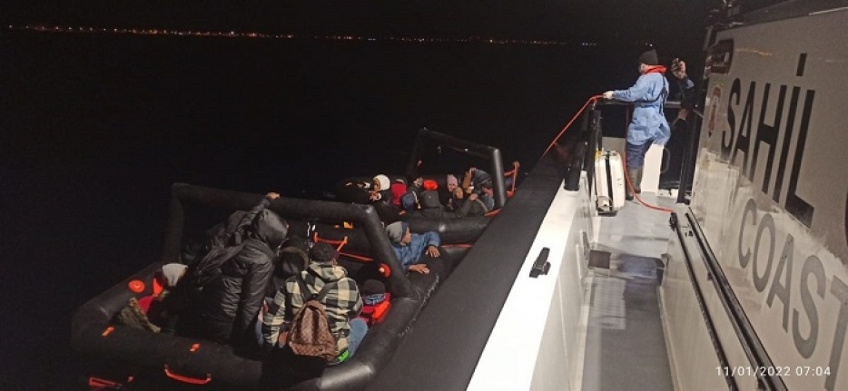 Son Dakika: Ayvalık'ta 28 göçmen kurtarıldı