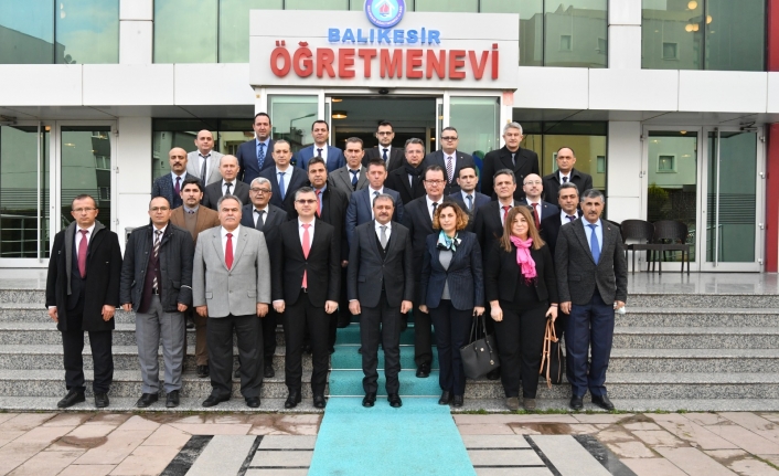 Vali Şıldak Tarım ve Hayvancılık Sektörünün Yöneticileriyle  Bir araya Geldi